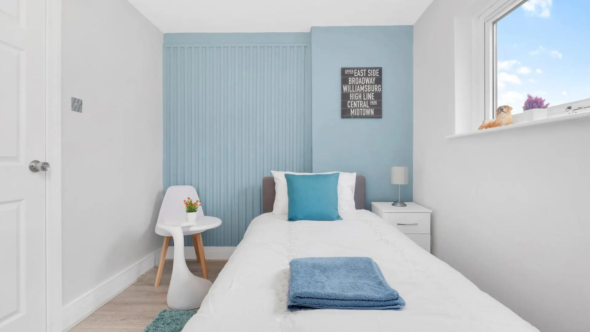 Waterside 4 Bed Apartment London