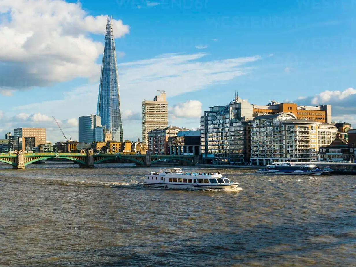 Waterside 4 Bed Apartment London