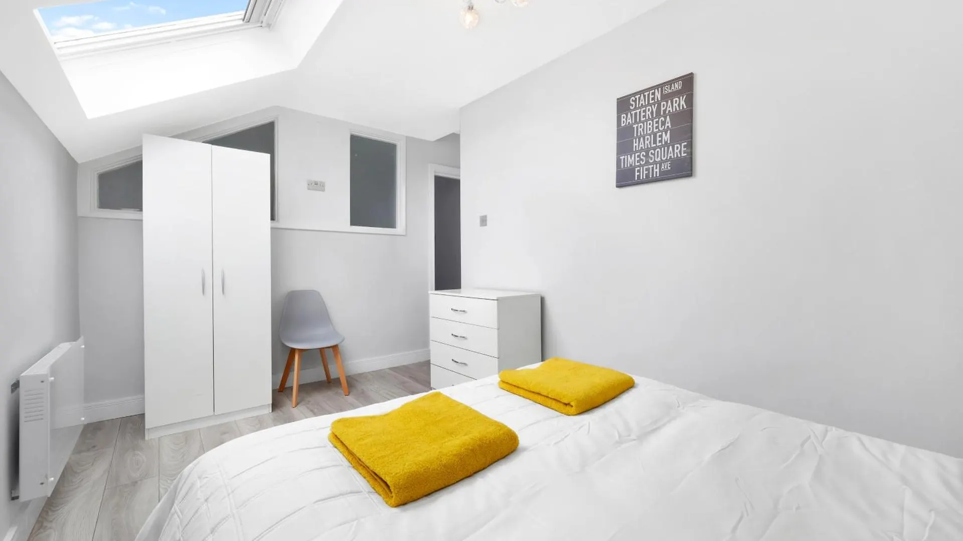 Waterside 4 Bed Apartment London