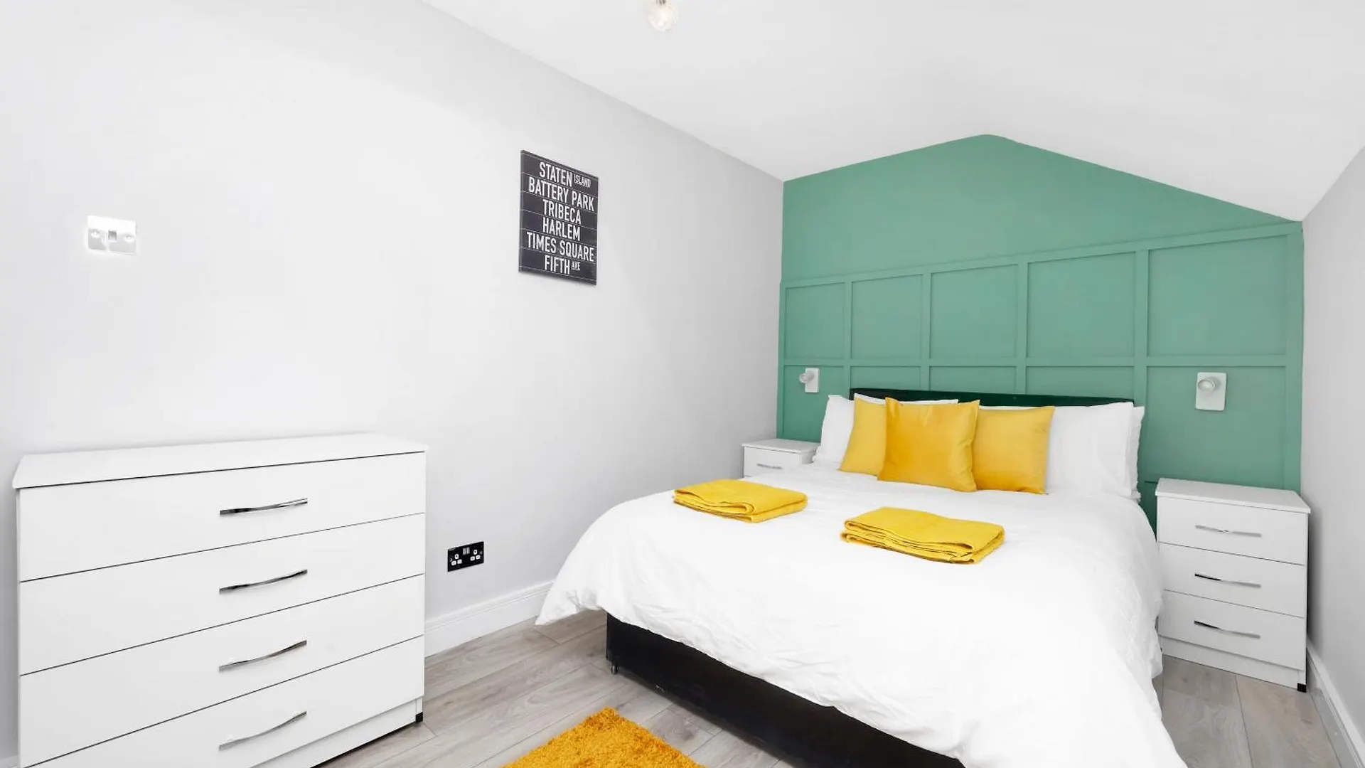 Waterside 4 Bed Apartment London