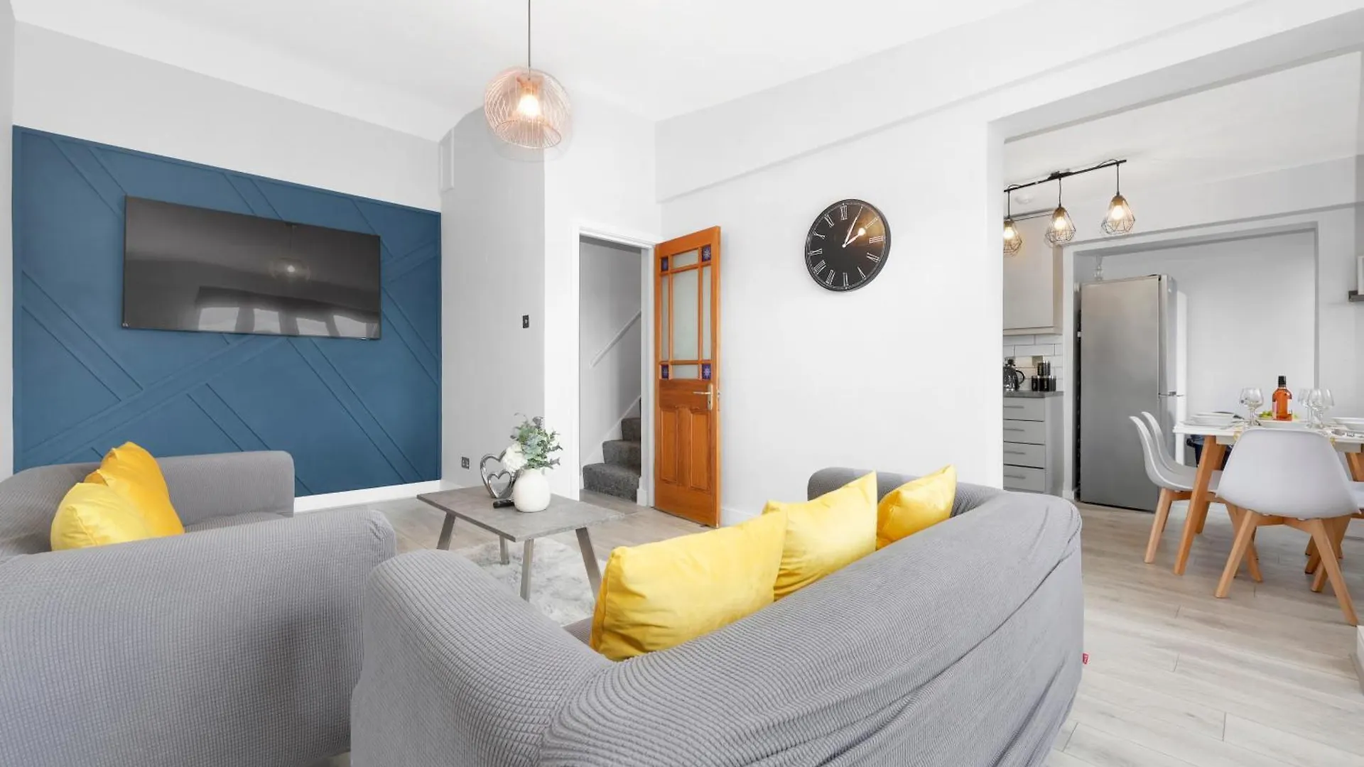 Waterside 4 Bed Apartment London 0*,
