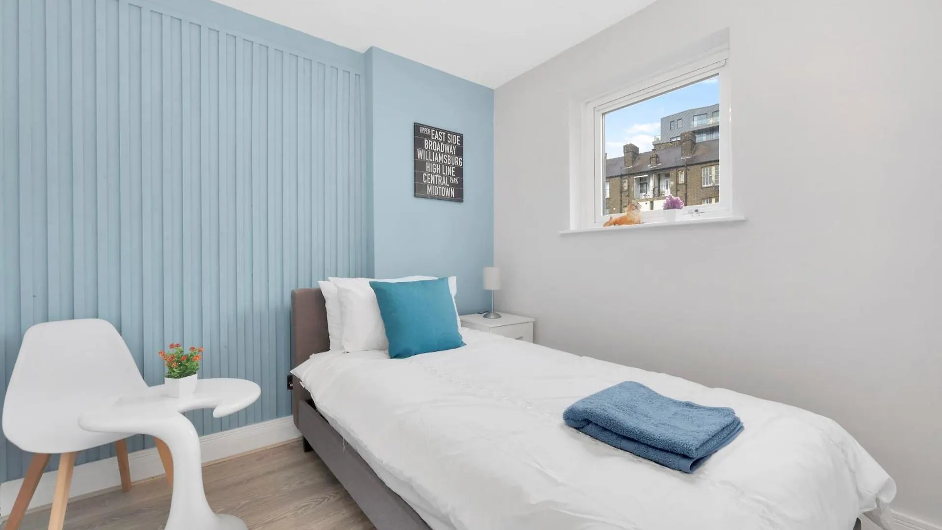 Waterside 4 Bed Apartment London 0*,  United Kingdom