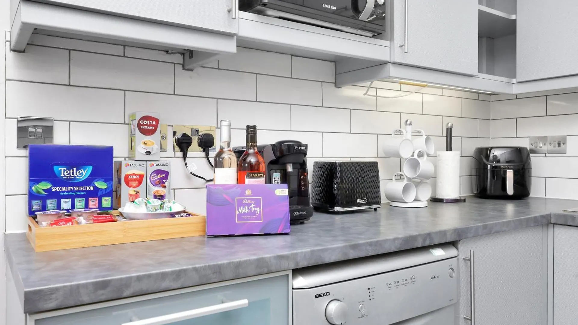 Waterside 4 Bed Apartment London 0*,  United Kingdom