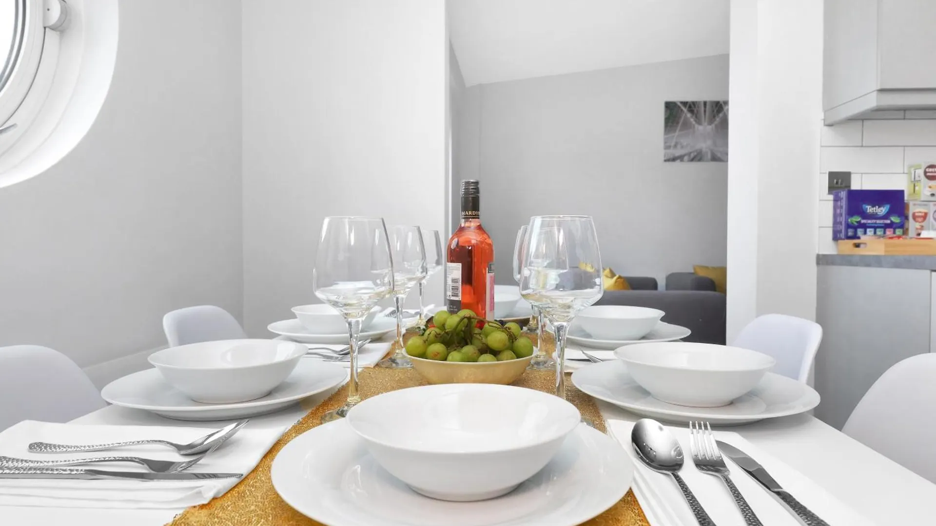 Waterside 4 Bed Apartment London