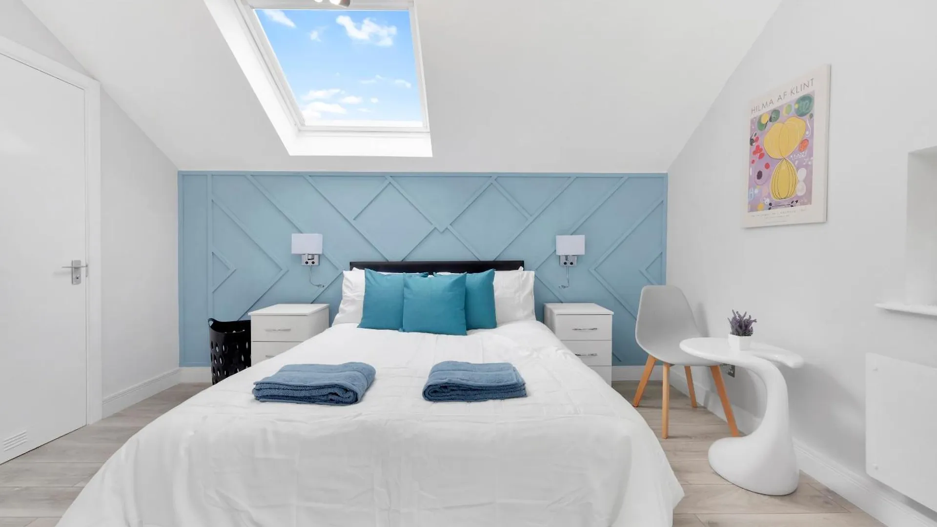 Waterside 4 Bed Apartment London