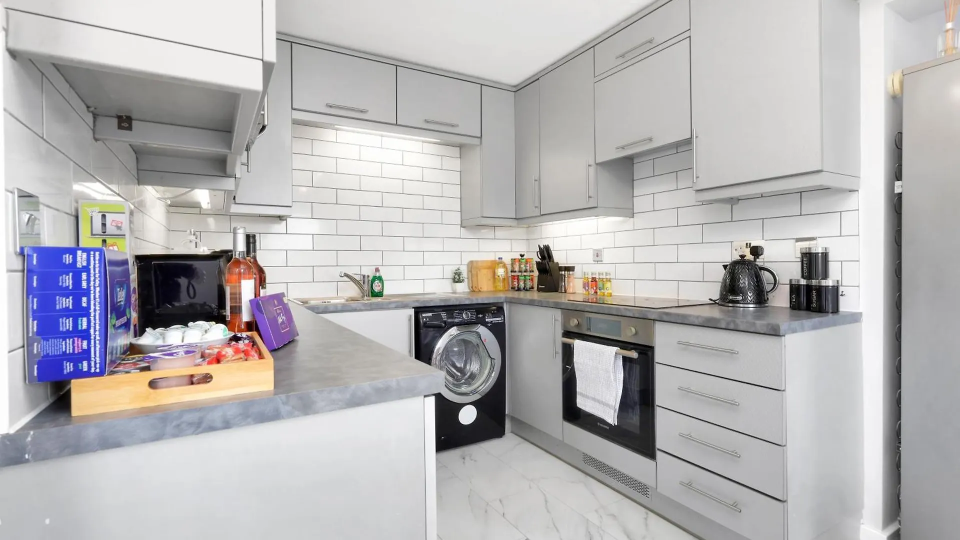 Waterside 4 Bed Apartment London